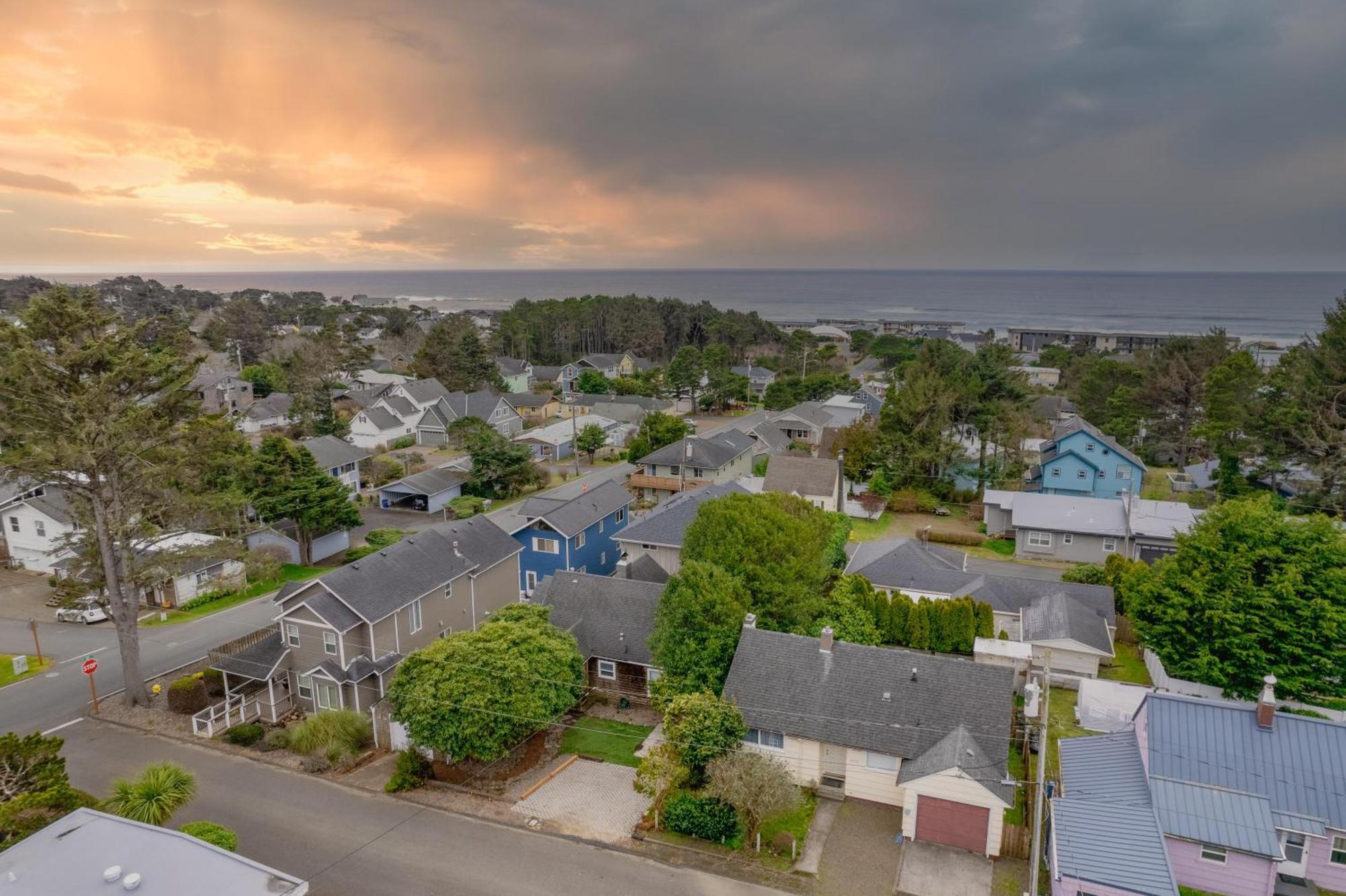 Just Beachy Villa Lincoln City Exterior photo